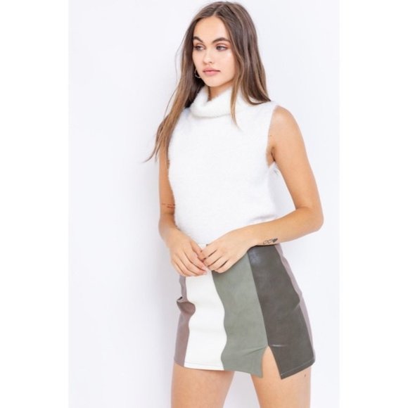 LAST ONE -COOL BREEZE TURTLENECK TANK SWEATER - Picture 3 of 7